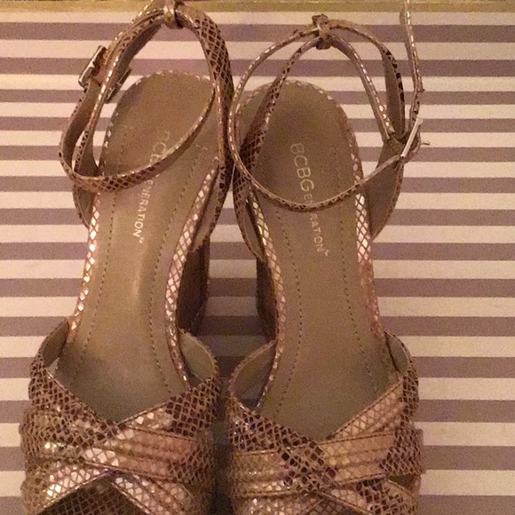 BCBG Rose Gold Wedges NWOT w/ box, sz 7 - Picture 3 of 6